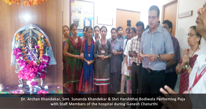 Dr. Archan Khandekar, Smt. Sunanda Khandekar & Shri Harshbhai Bodiwala Performing Puja  with Staff Members of the hospital during Ganesh Chaturthi